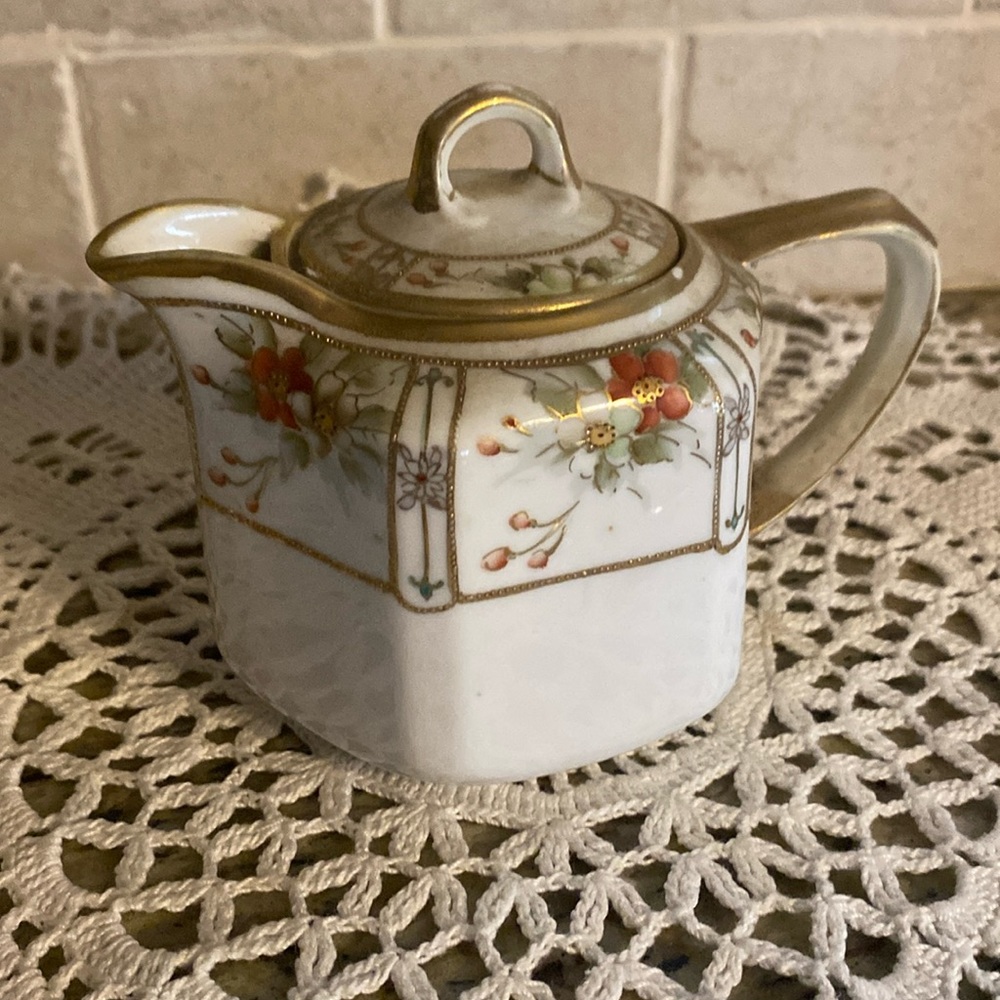 Vintage Creamer, hand painted, excellent condition.